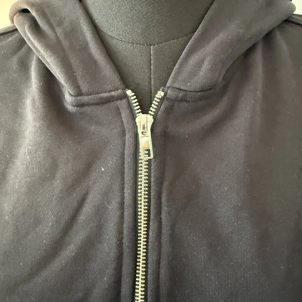 2/$30 👚 Fashion Nova - Cropped Black Hooded Bomber Jacket - size medium - Picture 2 of 8